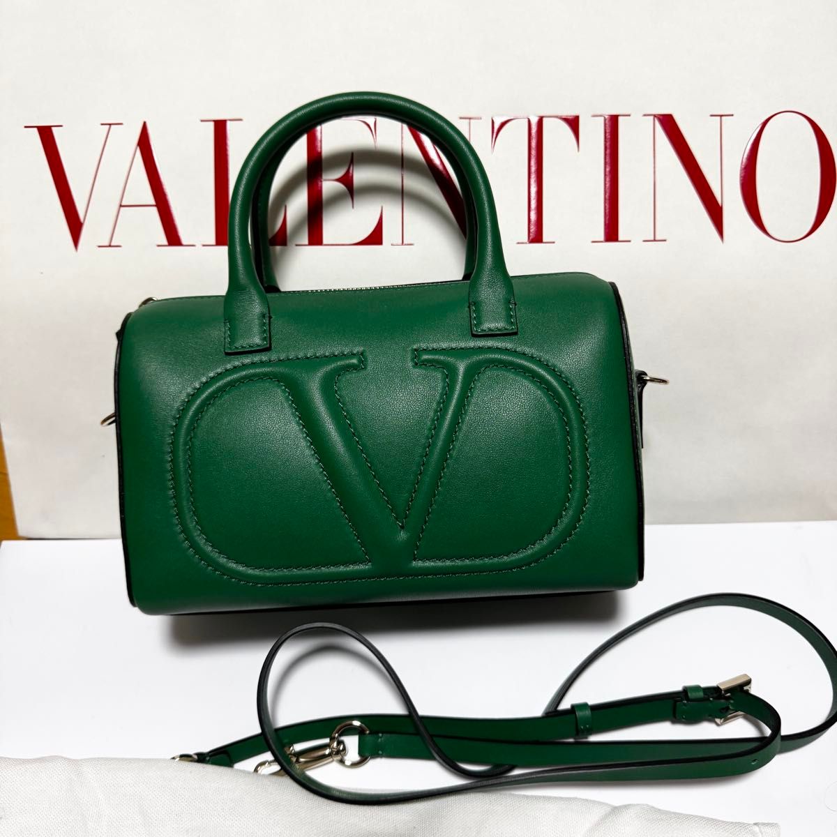 VALENTINO Vロゴ スモール ボストンバッグ ショルダーバッグ VALENTINO Vロゴ スモール ボストンバッグ ショルダーバッグ