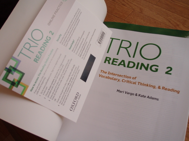 ◎　Trio Reading 2 Student Book with Online Practice 美品　メール便１６５円 _画像3