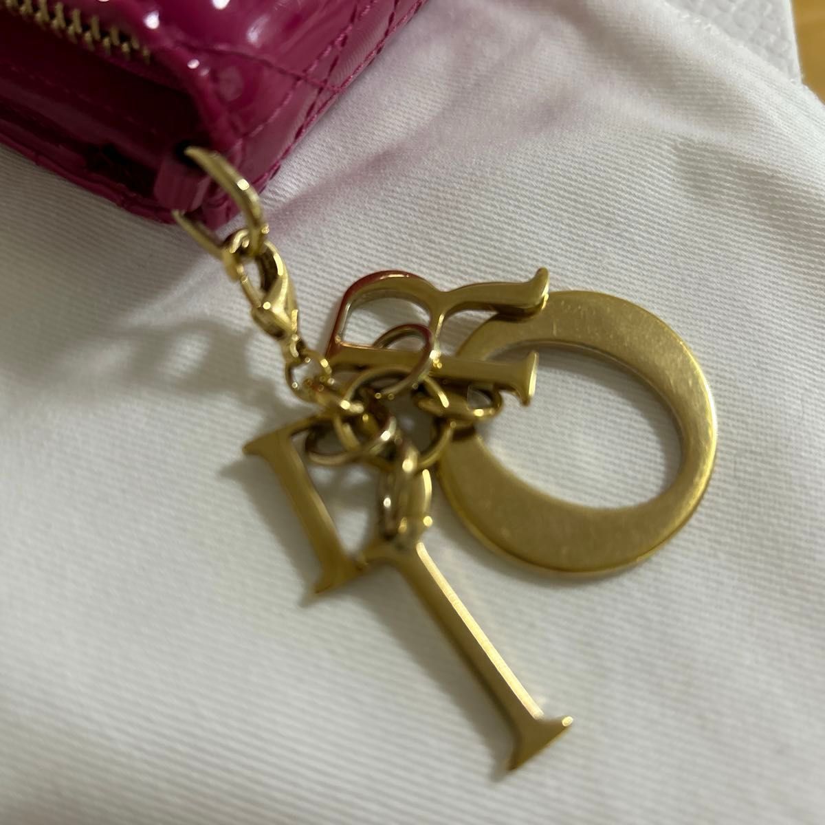 Christian Dior Lady Dior 限定色 ピンク エナメル 二つ折り Christian Dior Lady Dior 限定色 ピンク エナメル 二つ折り