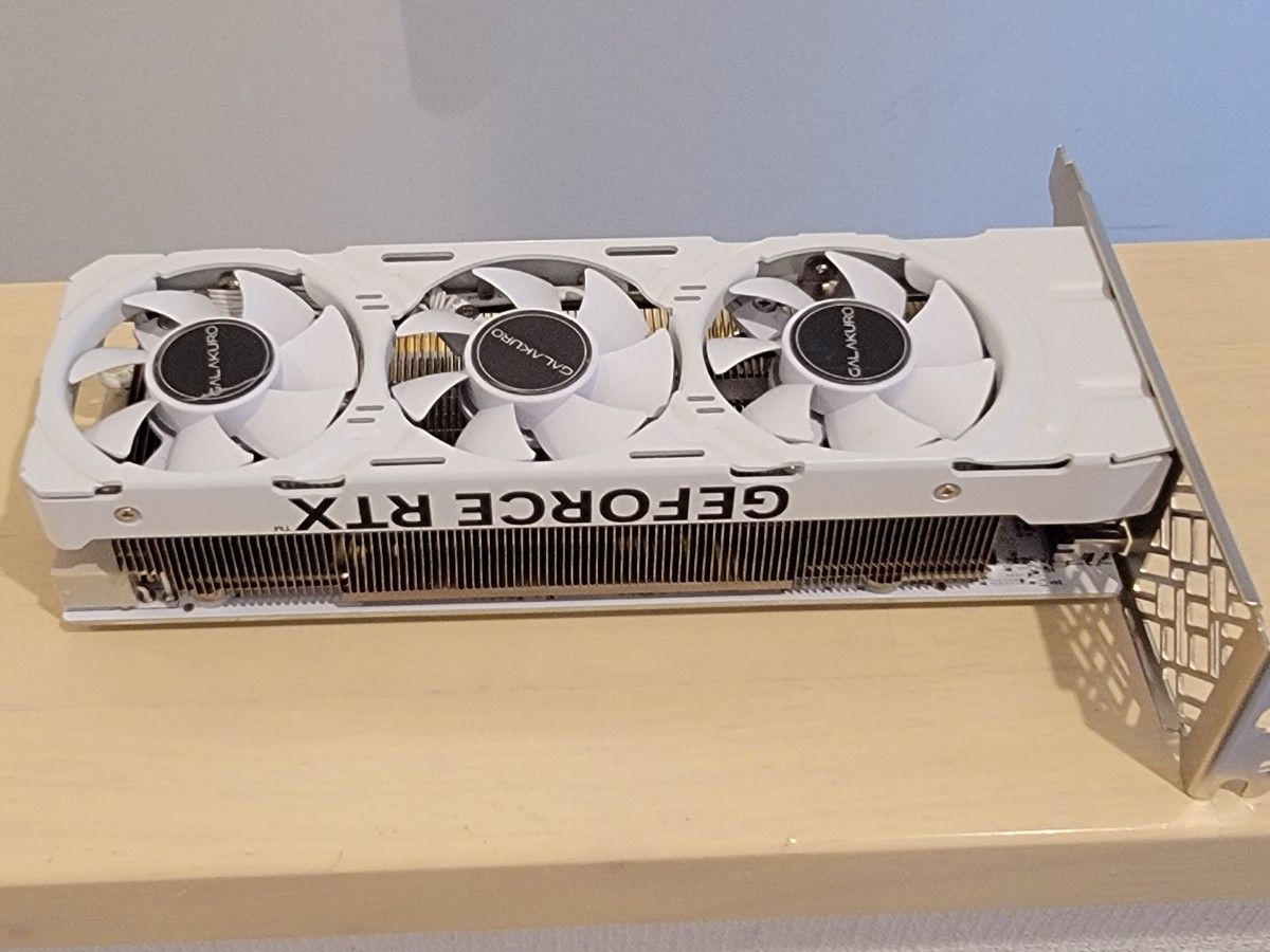 GeForce RTX4060 8GB GALAKURO WHITE 白 玄人志向 ロー GeForce RTX4060 8GB GALAKURO WHITE 白 玄人志向 ロー