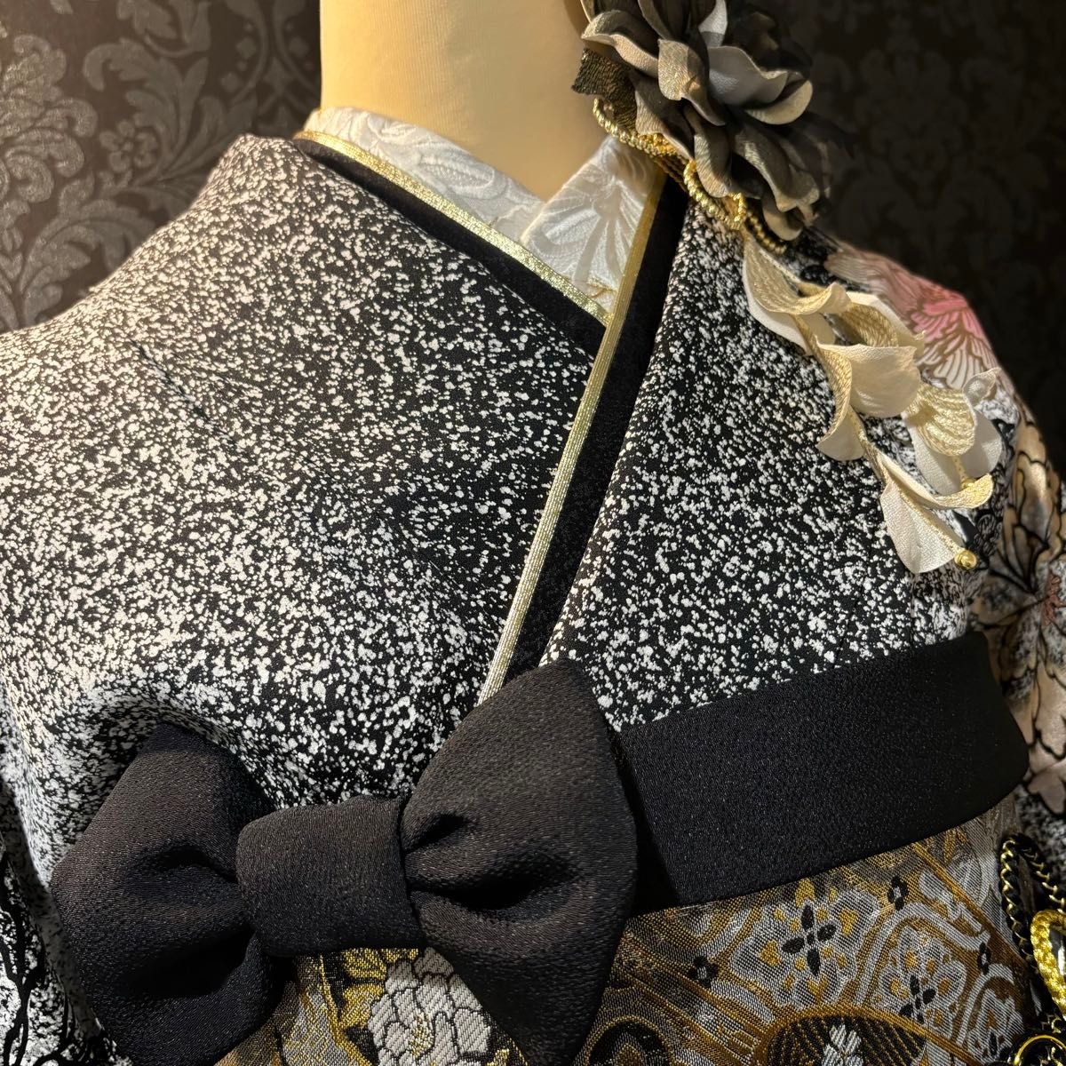 美品 黒灰 作家物 牡丹蝶 金彩 逸品 振袖 フルセット 振り袖 美品 黒灰 作家物 牡丹蝶 金彩 逸品 振袖 フルセット 振り袖