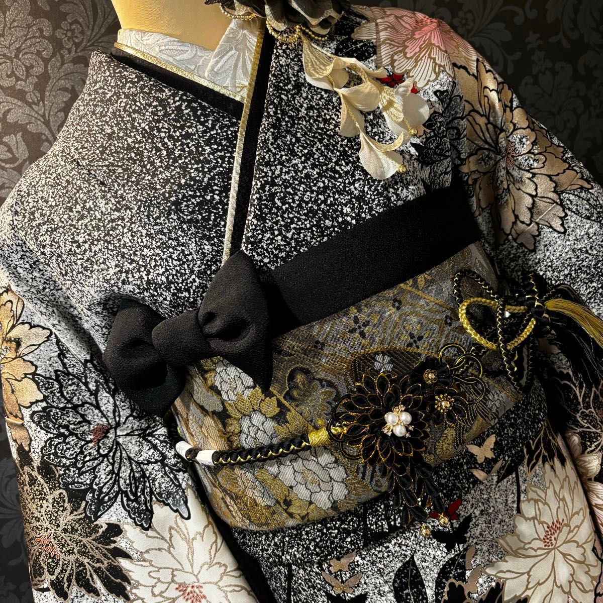 美品 黒灰 作家物 牡丹蝶 金彩 逸品 振袖 フルセット 振り袖 美品 黒灰 作家物 牡丹蝶 金彩 逸品 振袖 フルセット 振り袖