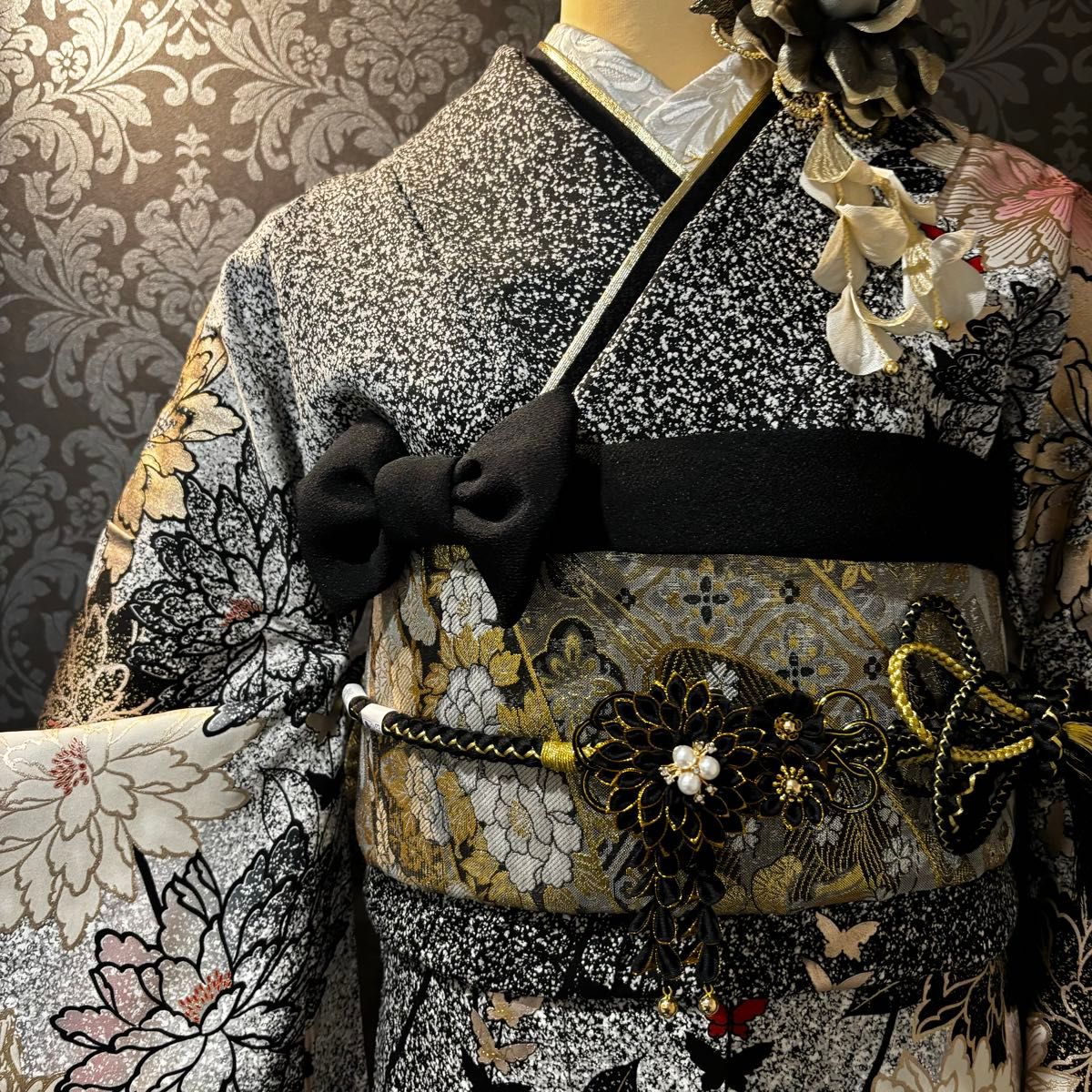 美品 黒灰 作家物 牡丹蝶 金彩 逸品 振袖 フルセット 振り袖 美品 黒灰 作家物 牡丹蝶 金彩 逸品 振袖 フルセット 振り袖
