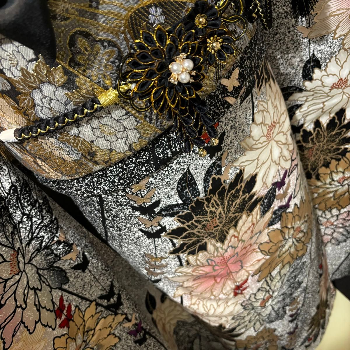 美品 黒灰 作家物 牡丹蝶 金彩 逸品 振袖 フルセット 振り袖 美品 黒灰 作家物 牡丹蝶 金彩 逸品 振袖 フルセット 振り袖