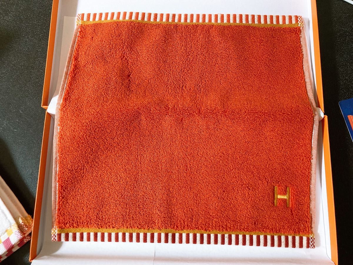 未使用 タグ付き HERMES エルメス カレ ハンド タオル 2枚セット 未使用 タグ付き HERMES エルメス カレ ハンド タオル 2枚セット