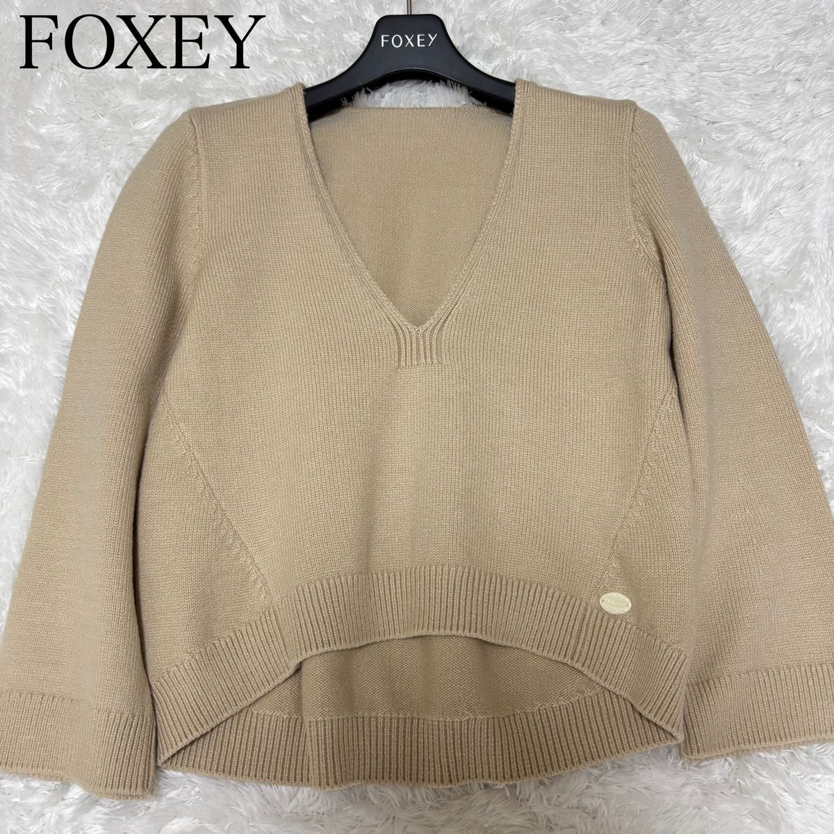 FOXEY NEW YORK エンジェルヘアコットンVネックニット ロゴ FOXEY NEW YORK エンジェルヘアコットンVネックニット ロゴ
