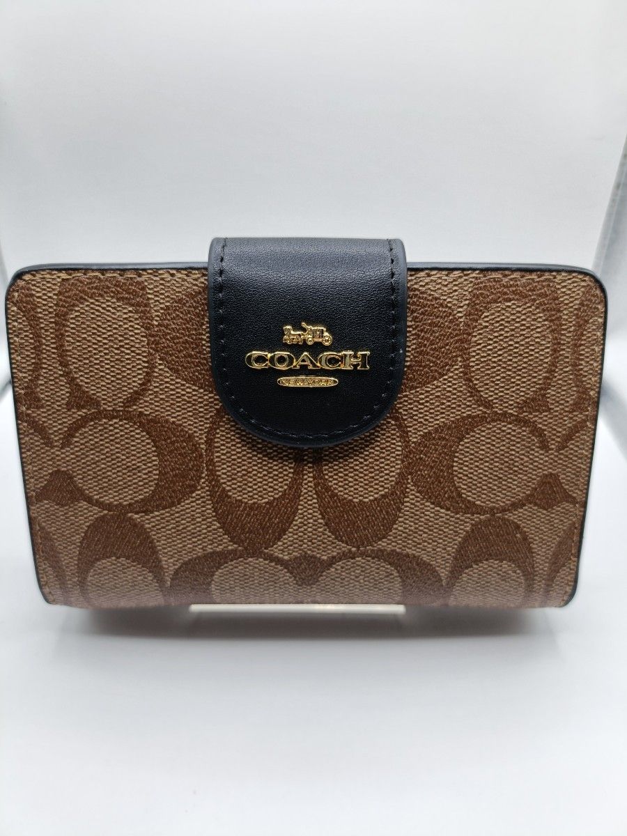 新品 COACH コーチ 二つ折り財布 シグネチャー 黒ボタン 即発送 新品 COACH コーチ 二つ折り財布 シグネチャー 黒ボタン 即発送