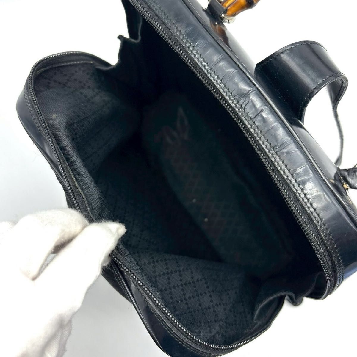 美品】グッチ ボディバッグ バンブー ロゴ型押し ワンショルダー 美品】グッチ ボディバッグ バンブー ロゴ型押し ワンショルダー