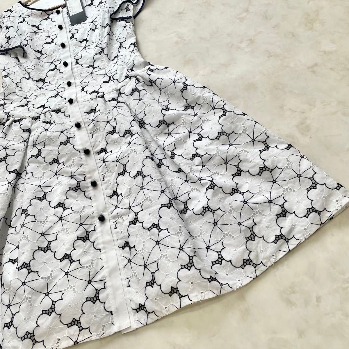 新品 Rene ルネ 総刺繍 総レース ワンピース フレア Aライン 花 新品 Rene ルネ 総刺繍 総レース ワンピース フレア Aライン 花