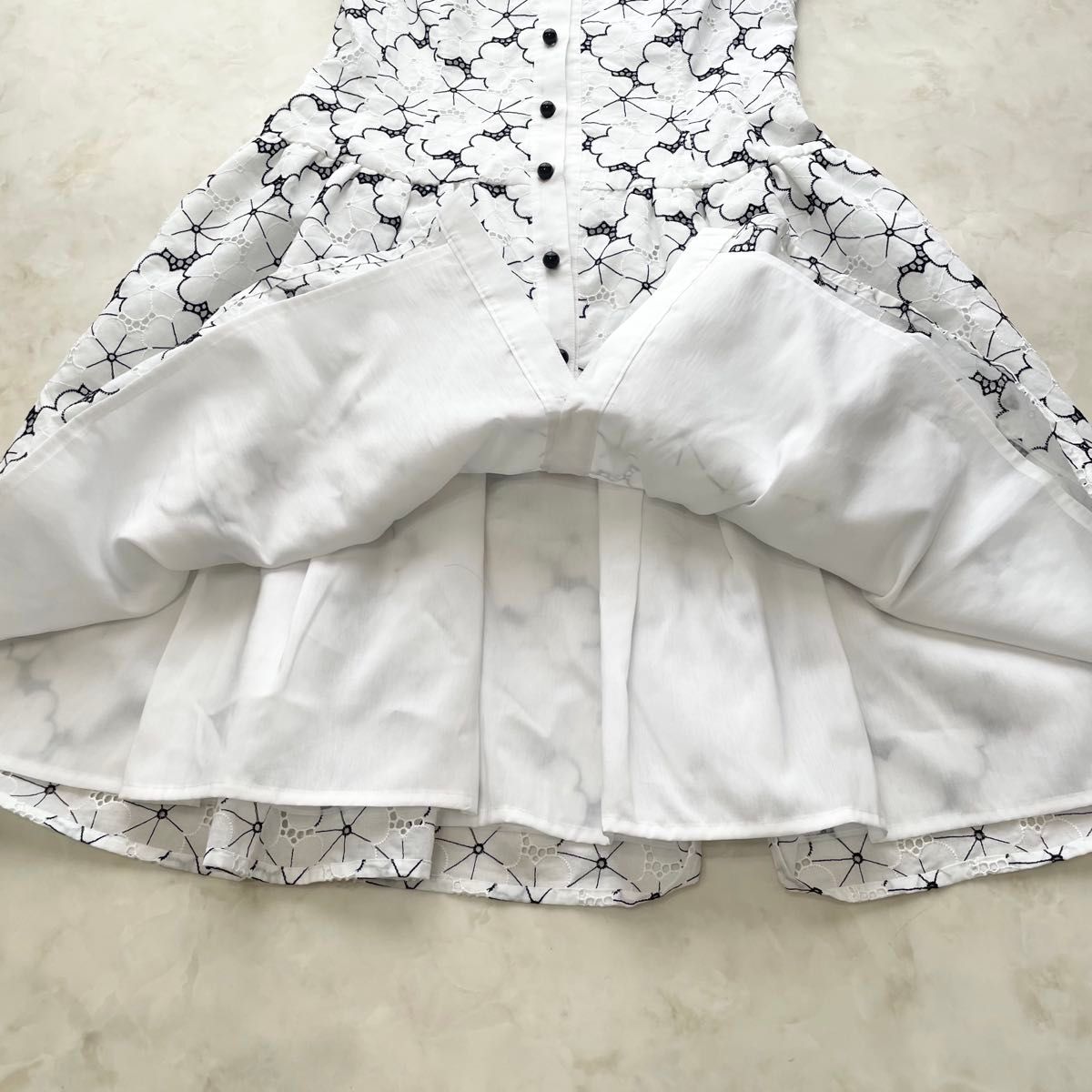 新品 Rene ルネ 総刺繍 総レース ワンピース フレア Aライン 花 新品 Rene ルネ 総刺繍 総レース ワンピース フレア Aライン 花