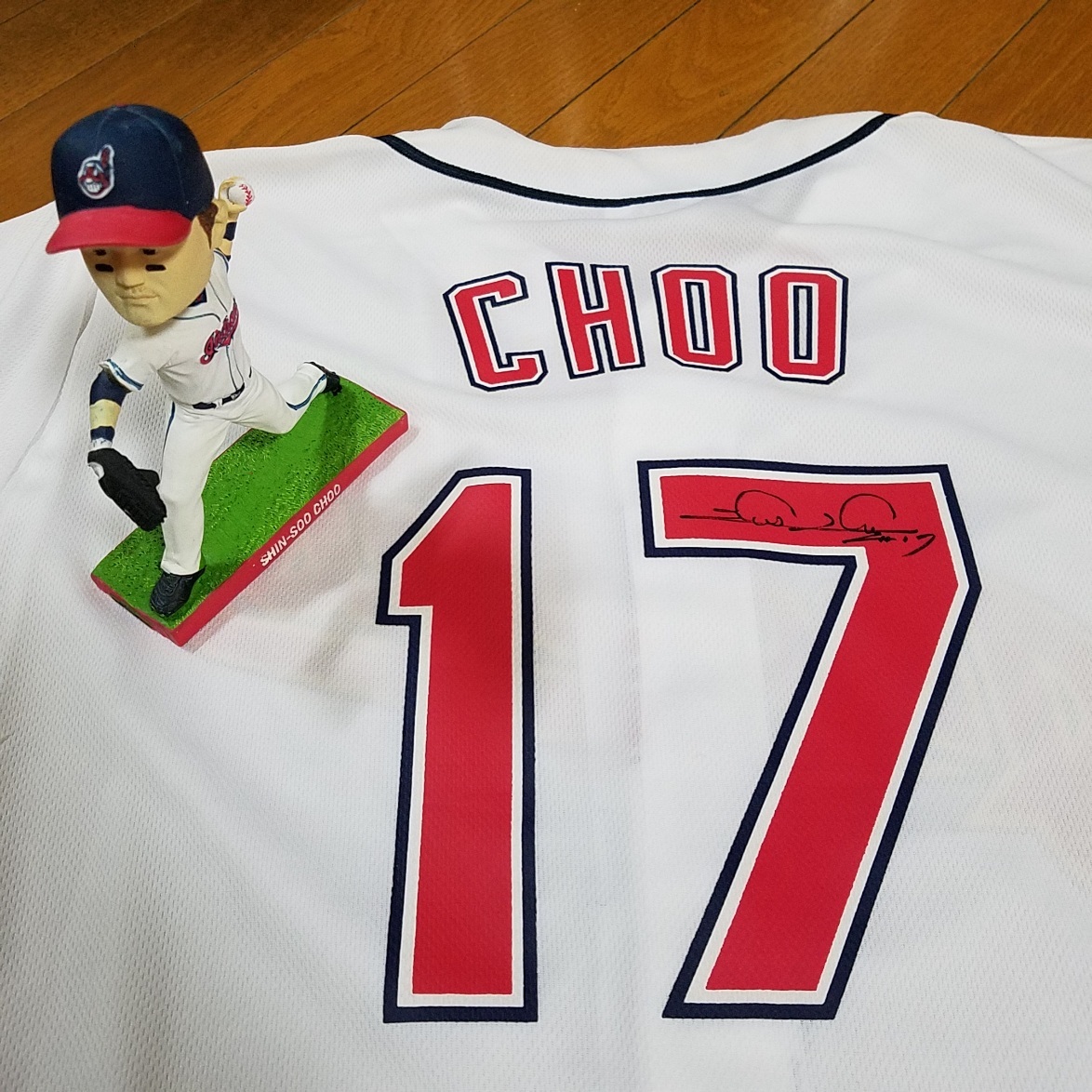 貴重！２点 MLB 秋信守 /チュ・シンス　Shin Soo Choo 球場配布 2011 レプリカジャージ(直筆サイン入り）,バブルヘッド（箱なし）