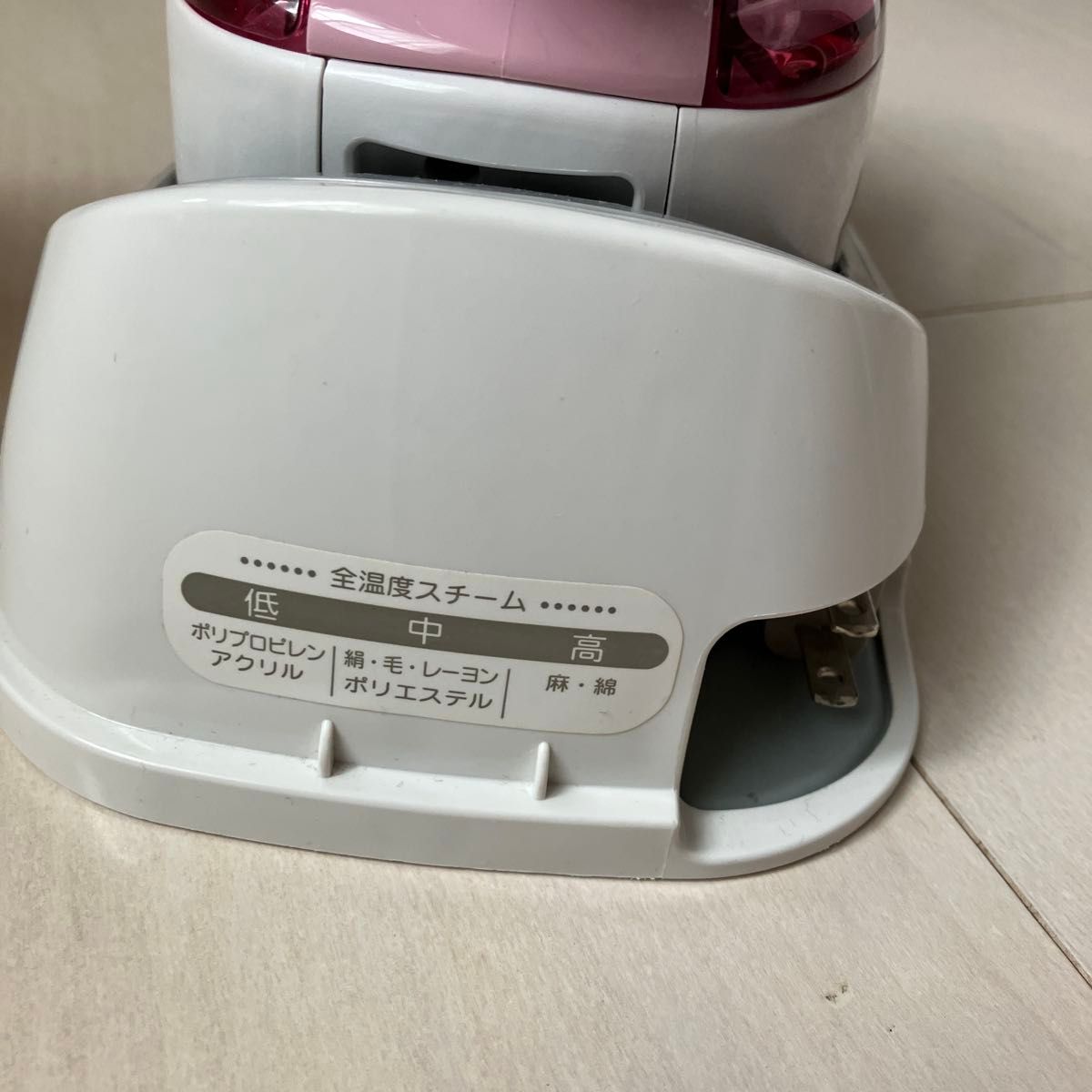 TOSHIBA コードレススチームアイロン ピンク スチームアイロン TOSHIBA コードレススチームアイロン ピンク スチームアイロン