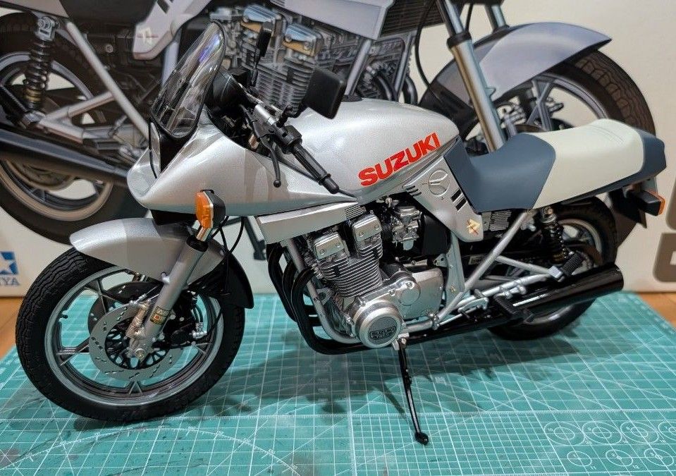 SUZUKI GSX1100S KATANA 1/6 塗装済完成品|Yahoo!フリマ(旧 SUZUKI GSX1100S KATANA 1/6 塗装済完成品|Yahoo!フリマ(旧