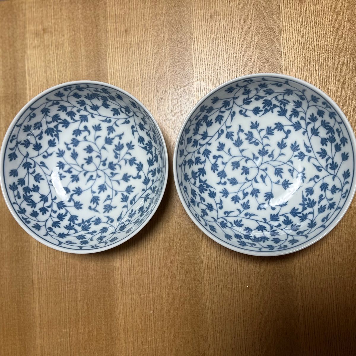 たち吉 中皿 鉢 2枚セット 青い蔦模様 直径16cm 高さ5cm 底径9cm たち吉 中皿 鉢 2枚セット 青い蔦模様 直径16cm 高さ5cm 底径9cm