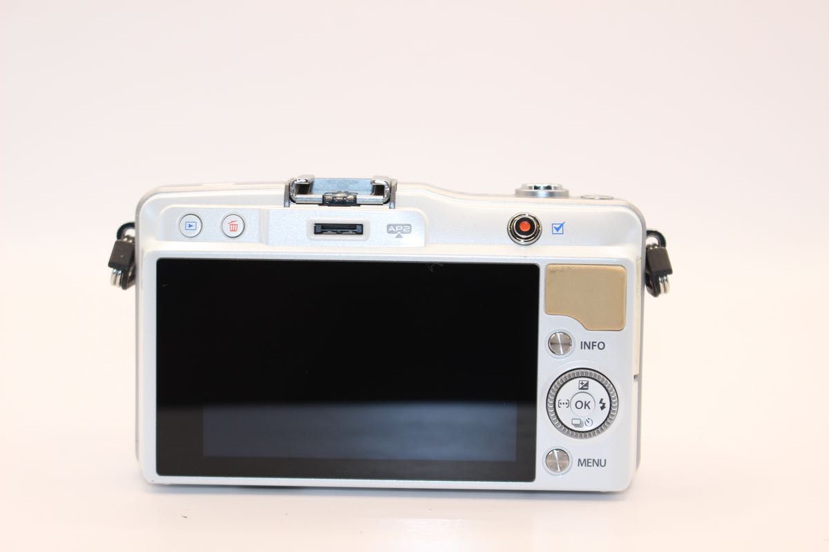ショット数625回新品級 オリンパス PEN E-PM2 レンズキット ショット数625回新品級 オリンパス PEN E-PM2 レンズキット