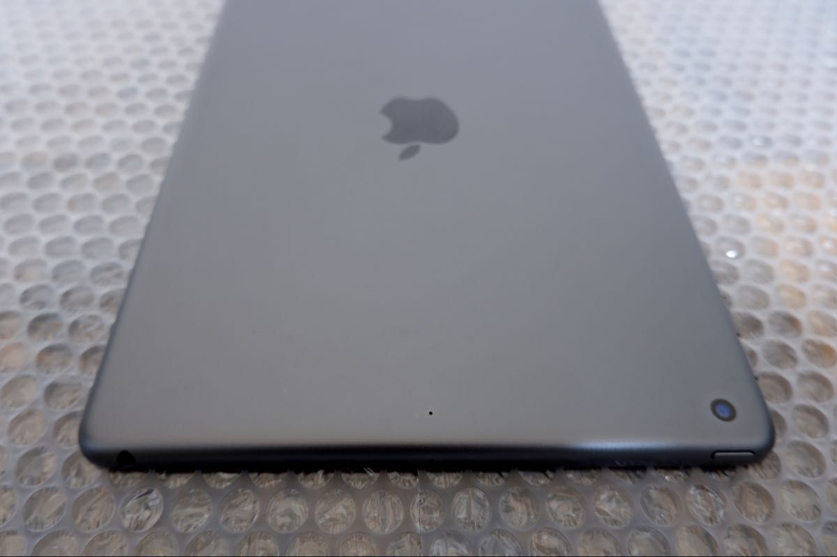 美品 iPad 第8世代 32GB Wi-Fiモデル スペースグレイ 未使用 美品 iPad 第8世代 32GB Wi-Fiモデル スペースグレイ 未使用