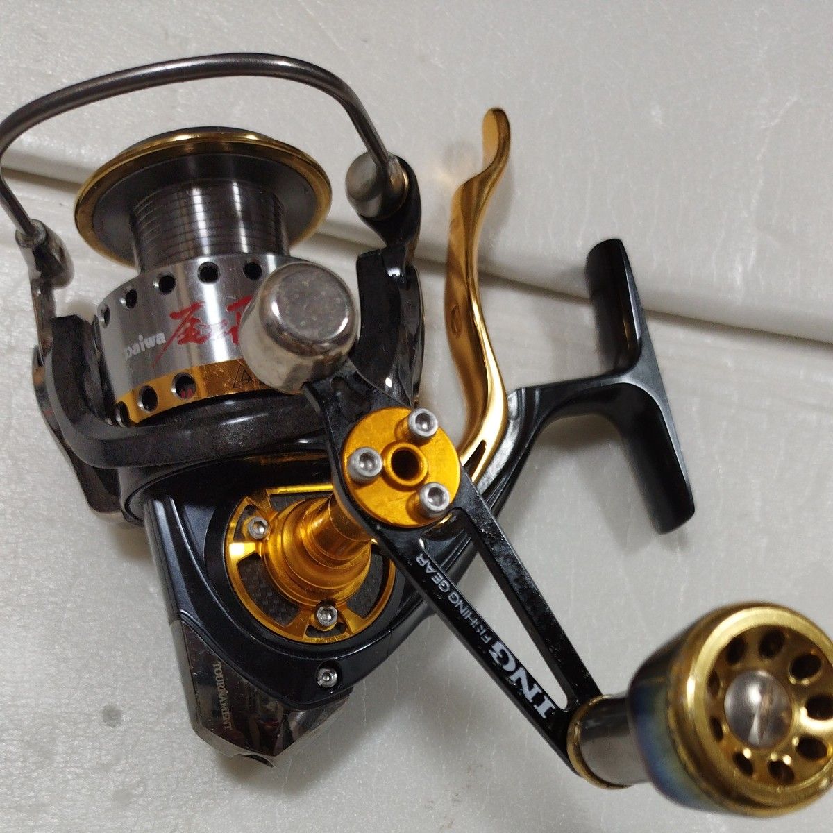 Daiwa TOURNAMENT スピニングリール ブラック/ゴールド ダイワ Daiwa TOURNAMENT スピニングリール ブラック/ゴールド ダイワ