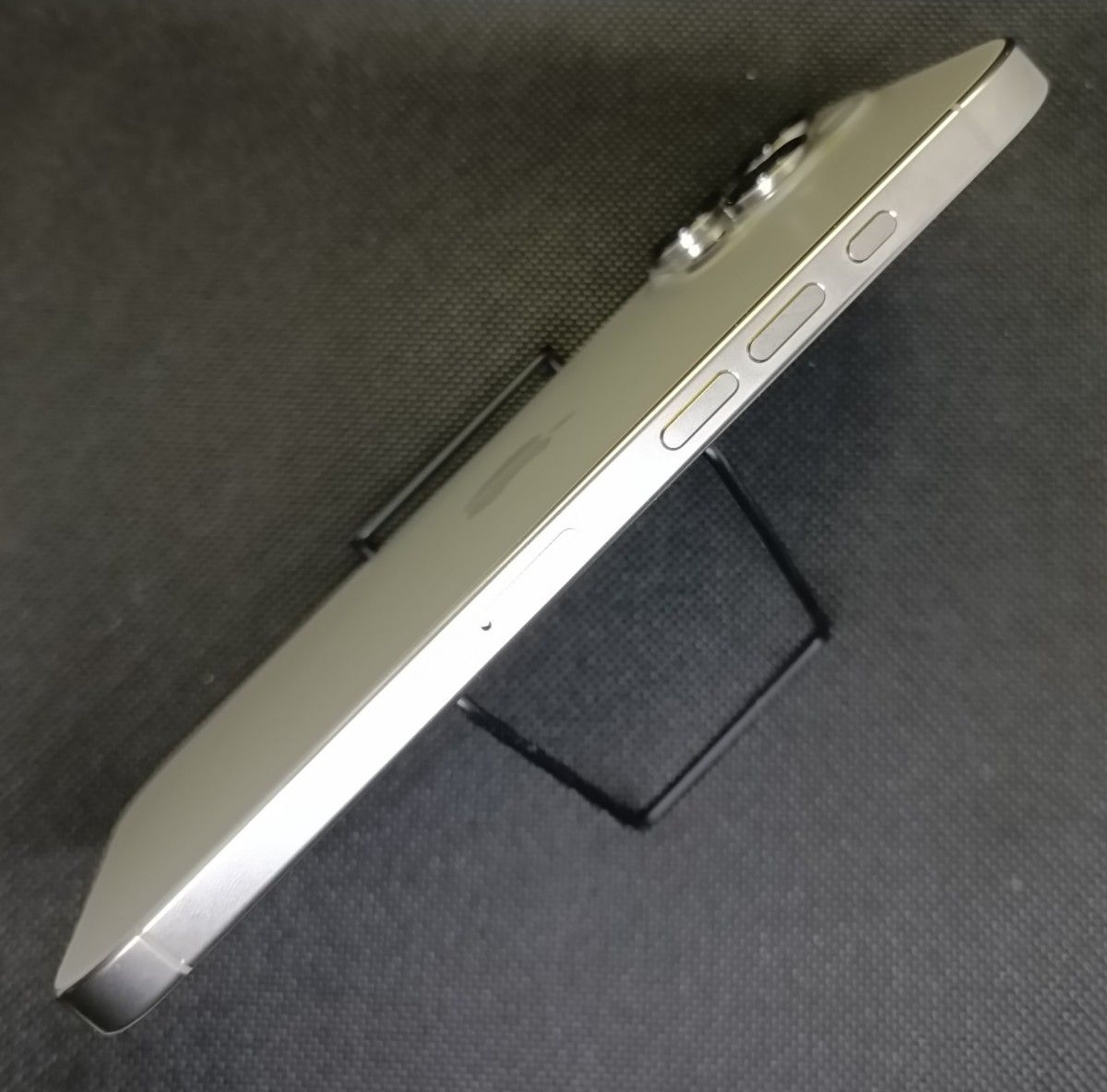 中古美品 iPhone16 Pro Max 256GB ナチュラルチタニウム MYWG3J 中古美品 iPhone16 Pro Max 256GB ナチュラルチタニウム MYWG3J