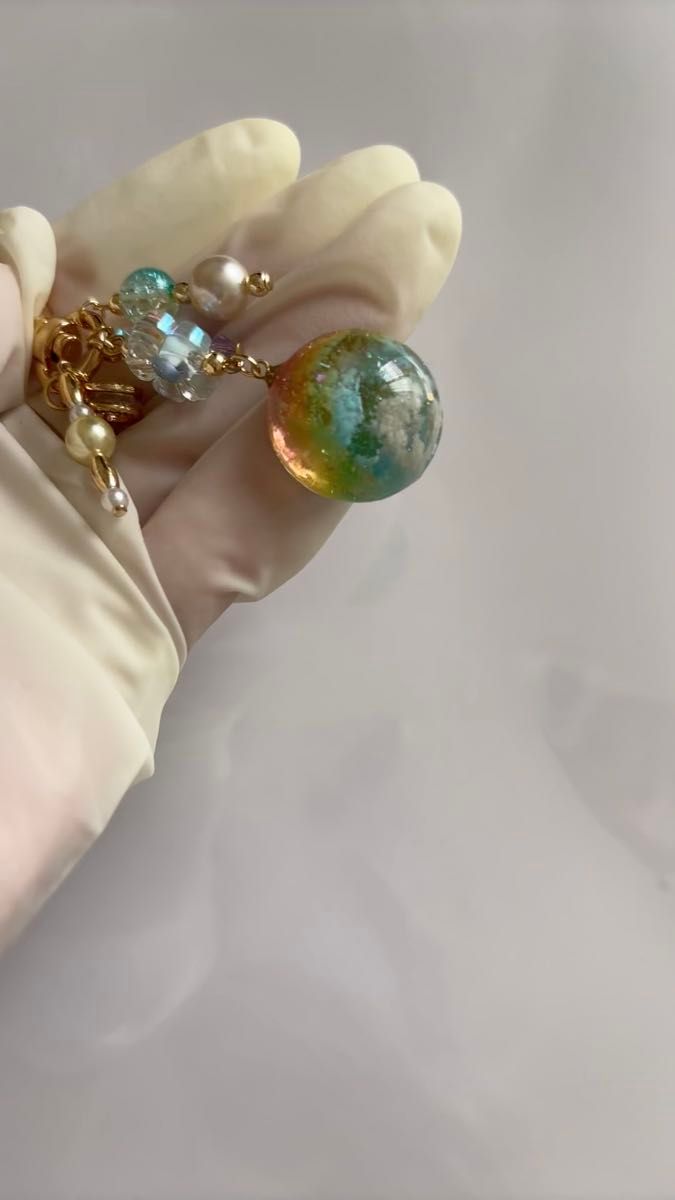 レジン 虹色 雲 空 キーホルダー バッグチャーム ハンドメイドアクセサリー 半球体