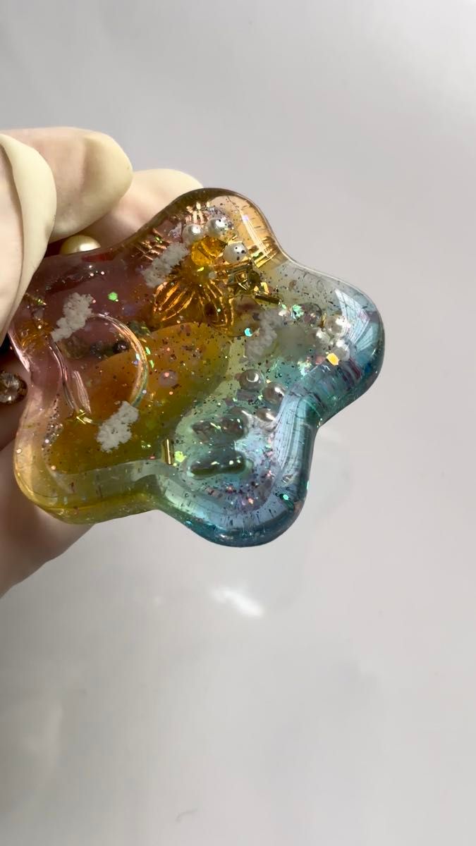 ハンドメイド 星 虹色 シェイカーレジン キーホルダー(オイル、天然石入り) バッグチャーム オイル入り