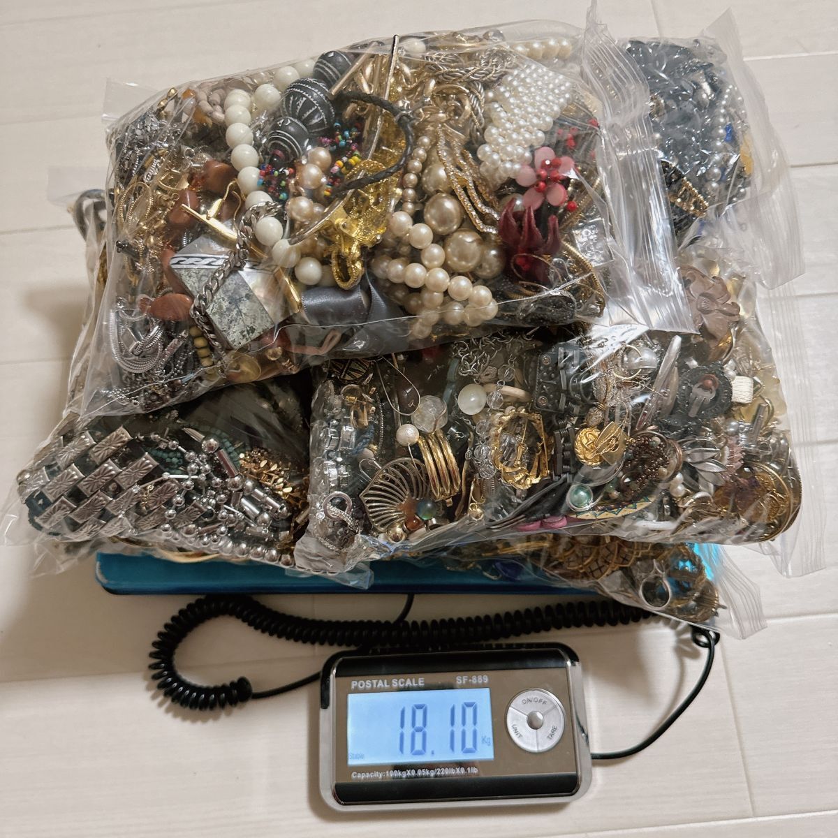 DK③ アクセサリー 大量 まとめ 約18100g 18.10kg ネックレス DK③ アクセサリー 大量 まとめ 約18100g 18.10kg ネックレス