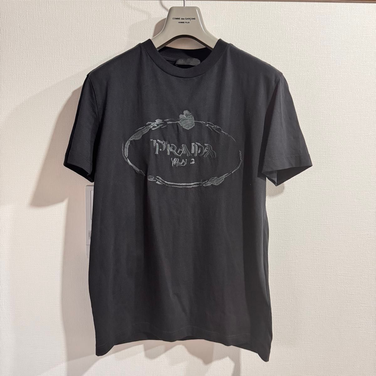 訳あり】美品 PRADA Tシャツ ビッグロゴ 刺繍ロゴ プラダ S 半袖 訳あり】美品 PRADA Tシャツ ビッグロゴ 刺繍ロゴ プラダ S 半袖