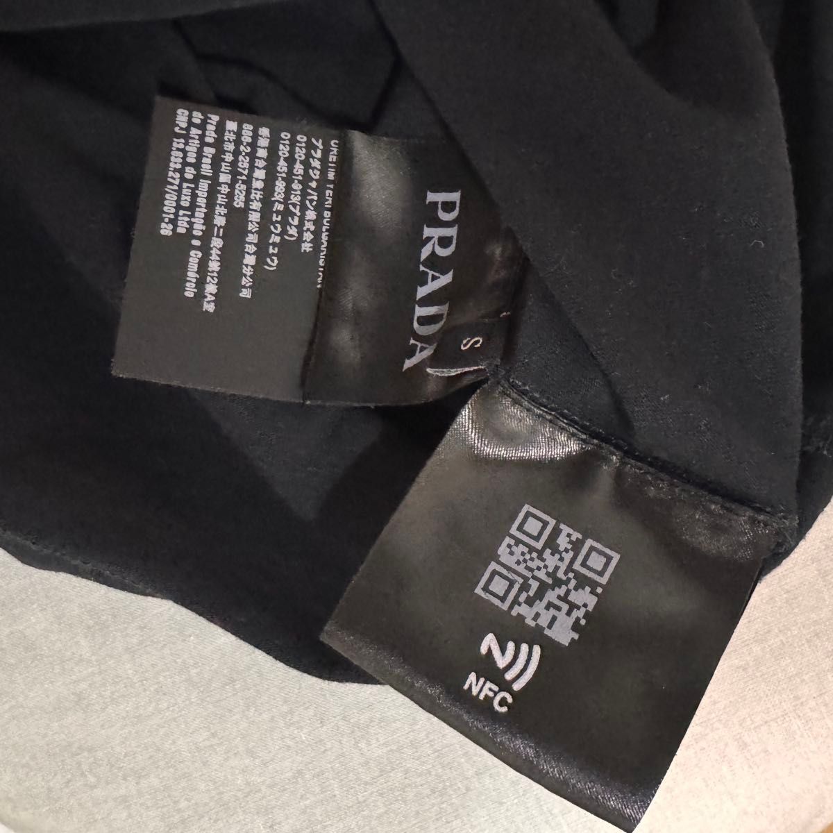訳あり】美品 PRADA Tシャツ ビッグロゴ 刺繍ロゴ プラダ S 半袖 訳あり】美品 PRADA Tシャツ ビッグロゴ 刺繍ロゴ プラダ S 半袖