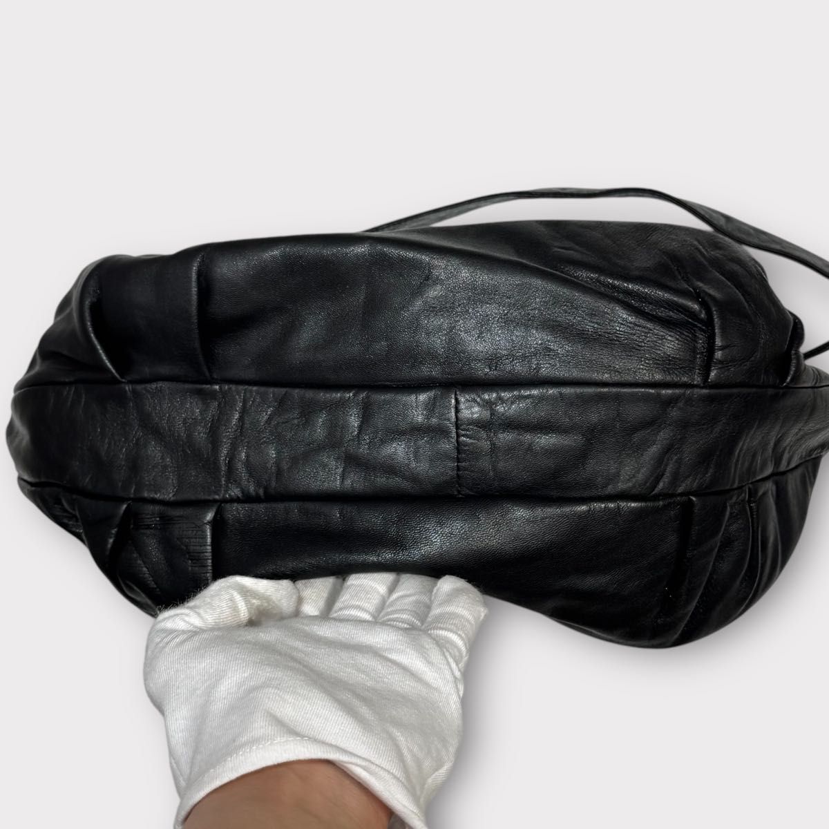 美品 LOEWE ロエベ ショルダーバッグ アナグラム 肩がけ 斜 美品 LOEWE ロエベ ショルダーバッグ アナグラム 肩がけ 斜