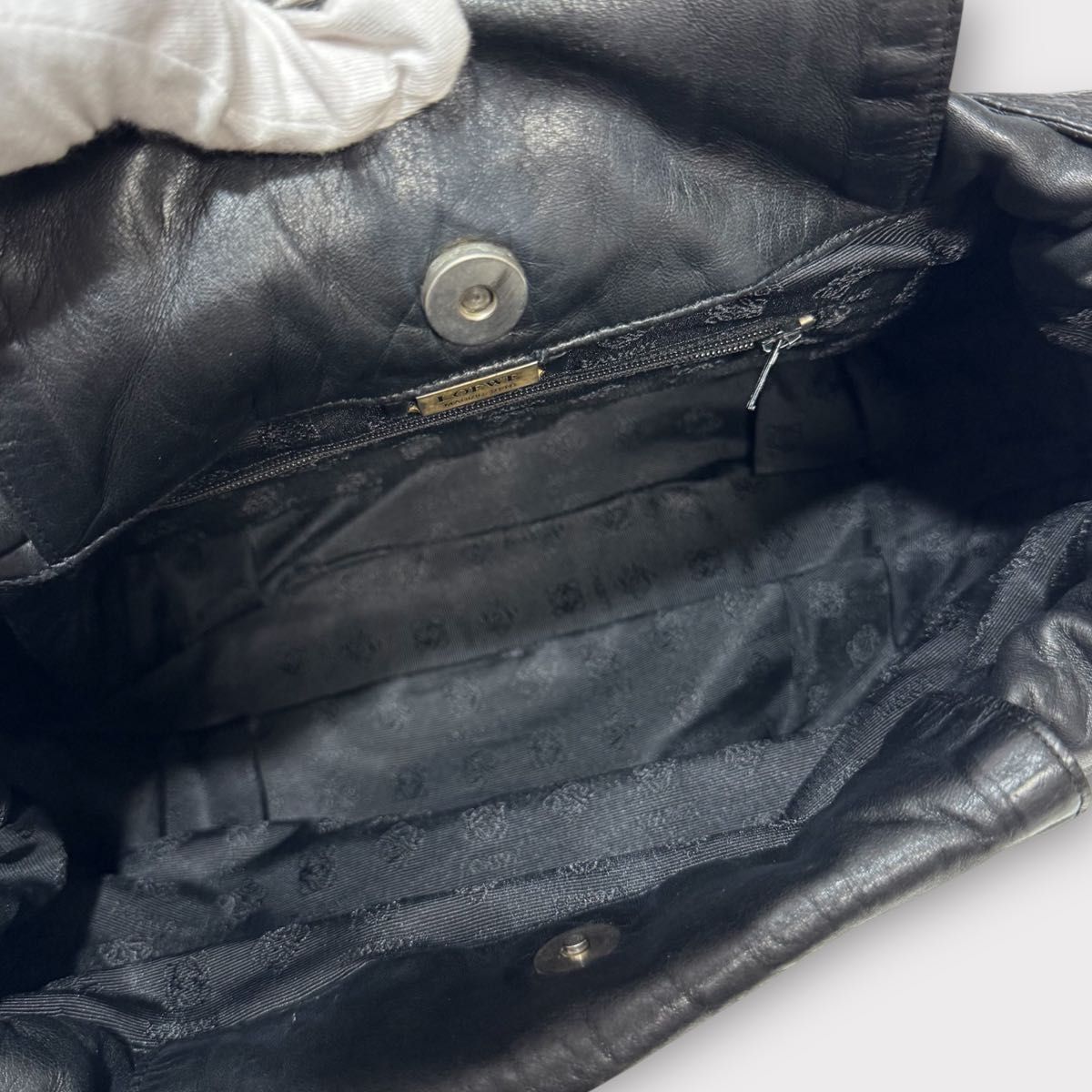 美品 LOEWE ロエベ ショルダーバッグ アナグラム 肩がけ 斜 美品 LOEWE ロエベ ショルダーバッグ アナグラム 肩がけ 斜