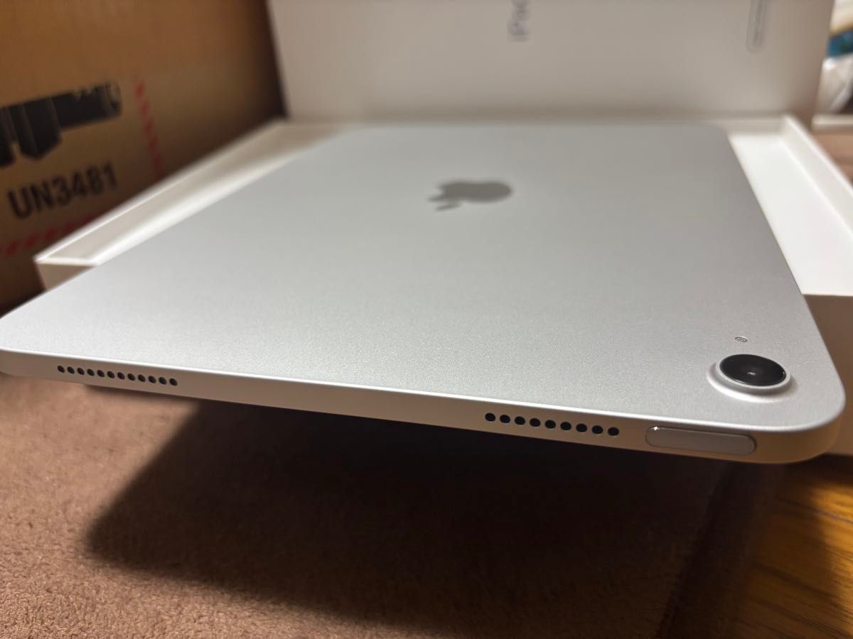 極美品】iPad Wi-Fi 64GB シルバー(第10世代)付属品 フィルム 極美品】iPad Wi-Fi 64GB シルバー(第10世代)付属品 フィルム