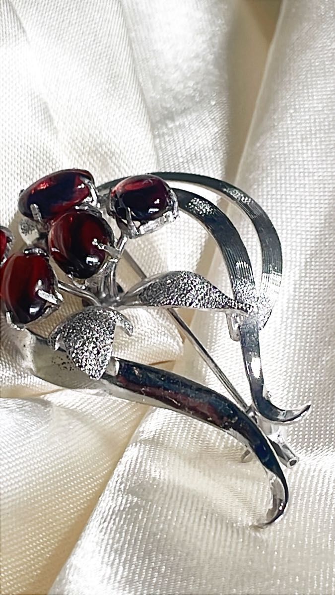 silver刻印あり エレガント ブローチ ガーネット 花モチーフ silver刻印あり エレガント ブローチ ガーネット 花モチーフ