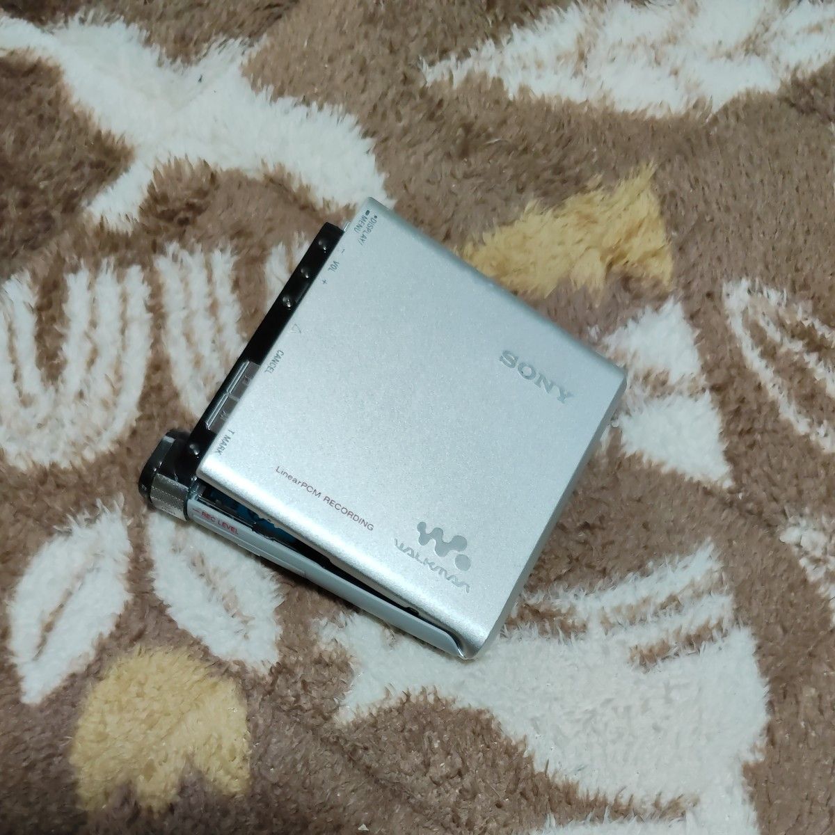 完動品 中古 難あり ソニー MZ-RH1 Hi-MD ポータブルMD 完動品 中古 難あり ソニー MZ-RH1 Hi-MD ポータブルMD