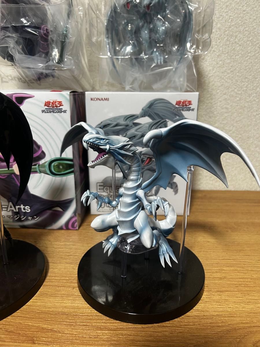 遊戯王 ブラック・マジシャン 青眼の白龍 フィギュア 2体セット 遊戯王 ブラック・マジシャン 青眼の白龍 フィギュア 2体セット