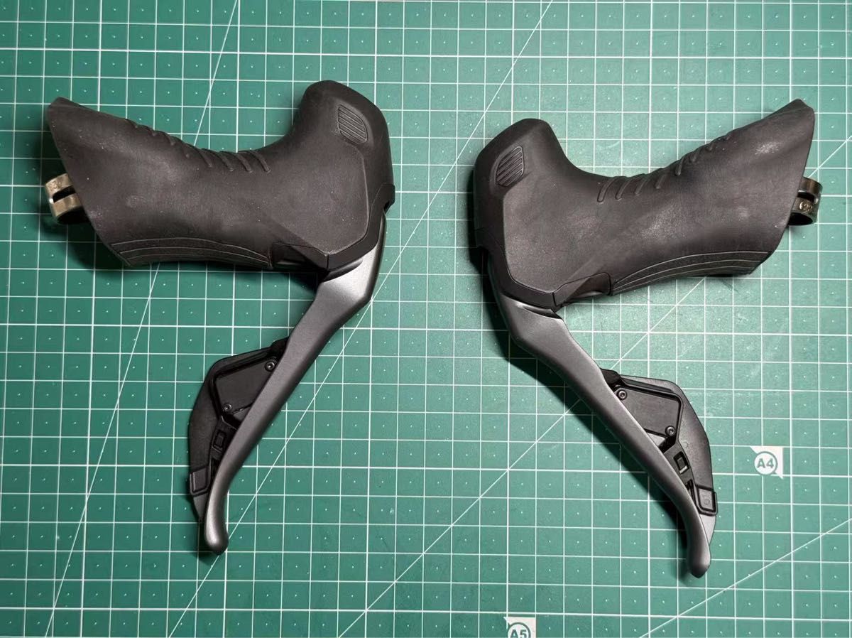 美品 SHIMANO GRX DI2 rx815 2x11S ディスク グラベル コンポ 美品 SHIMANO GRX DI2 rx815 2x11S ディスク グラベル コンポ
