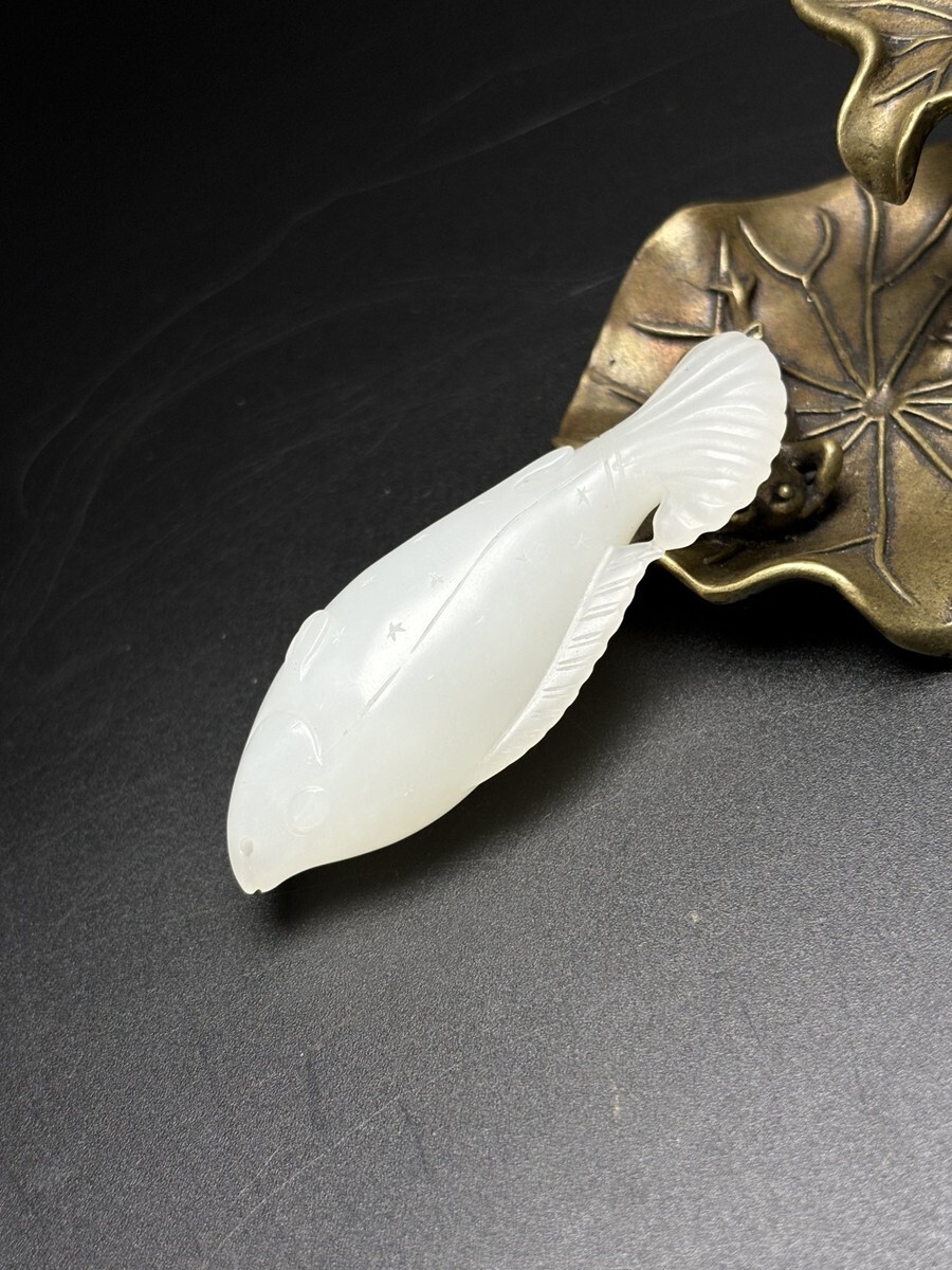 時代物 和田玉 羊脂白玉彫り 金玉満堂富貴有余 魚掛件」極細工 時代物 和田玉 羊脂白玉彫り 金玉満堂富貴有余 魚掛件」極細工