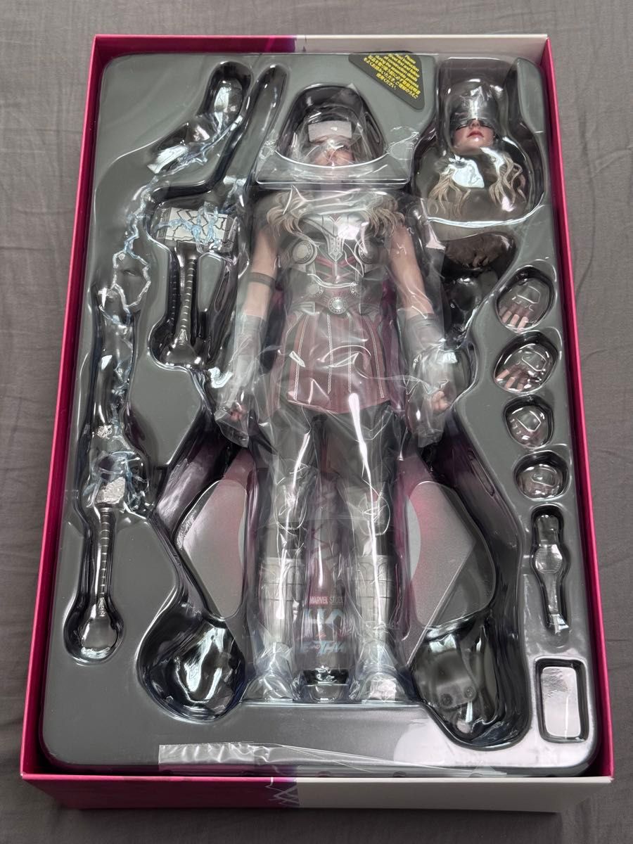 ボーナスアクセサリー付き】HotToys マイティーソー THOR Love ボーナスアクセサリー付き】HotToys マイティーソー THOR Love