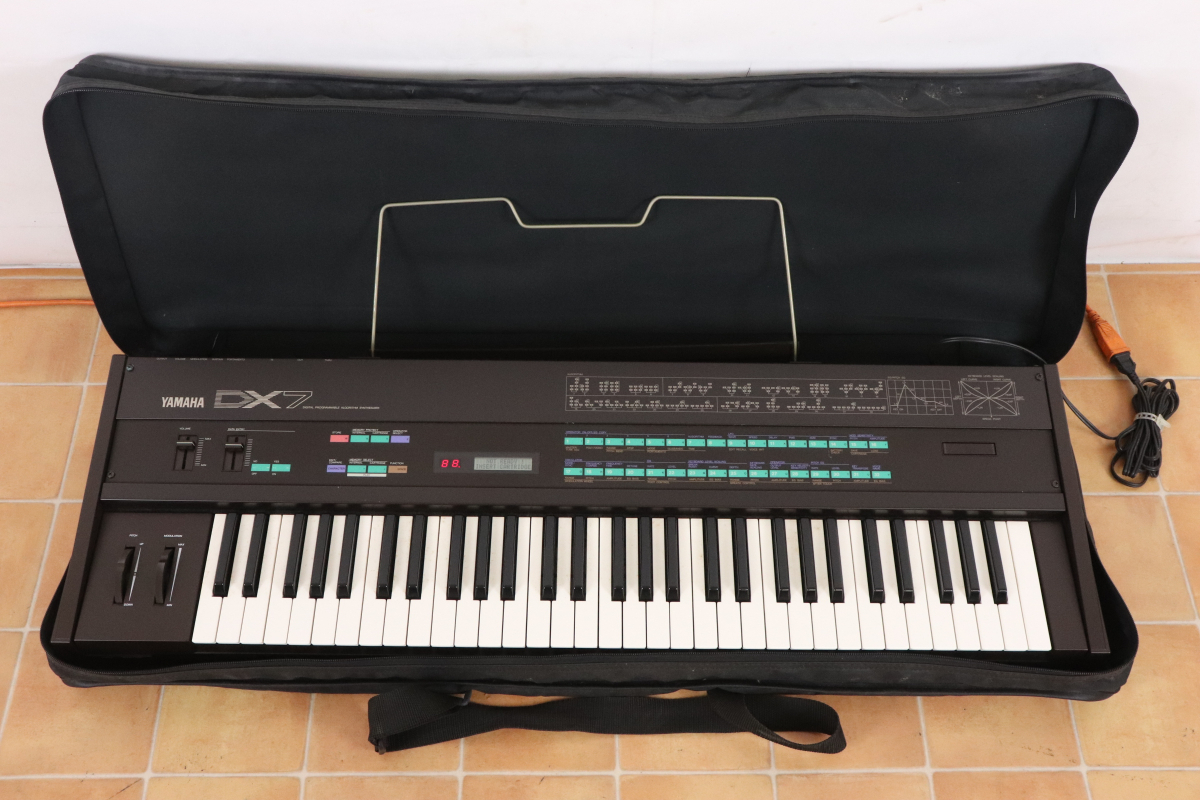 動作OK】YAMAHA DX7 ヤマハ シンセサイザー ソフトケース付き_ 動作OK】YAMAHA DX7 ヤマハ シンセサイザー ソフトケース付き_
