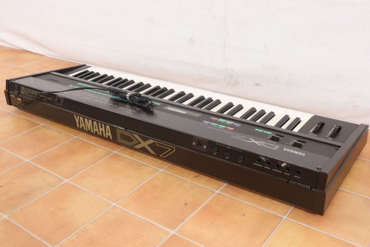 動作OK】YAMAHA DX7 ヤマハ シンセサイザー ソフトケース付き_ 動作OK】YAMAHA DX7 ヤマハ シンセサイザー ソフトケース付き_