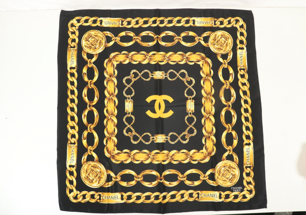 CHANEL シャネル スカーフ 大判 ゴールド チェーン ココマーク CHANEL シャネル スカーフ 大判 ゴールド チェーン ココマーク