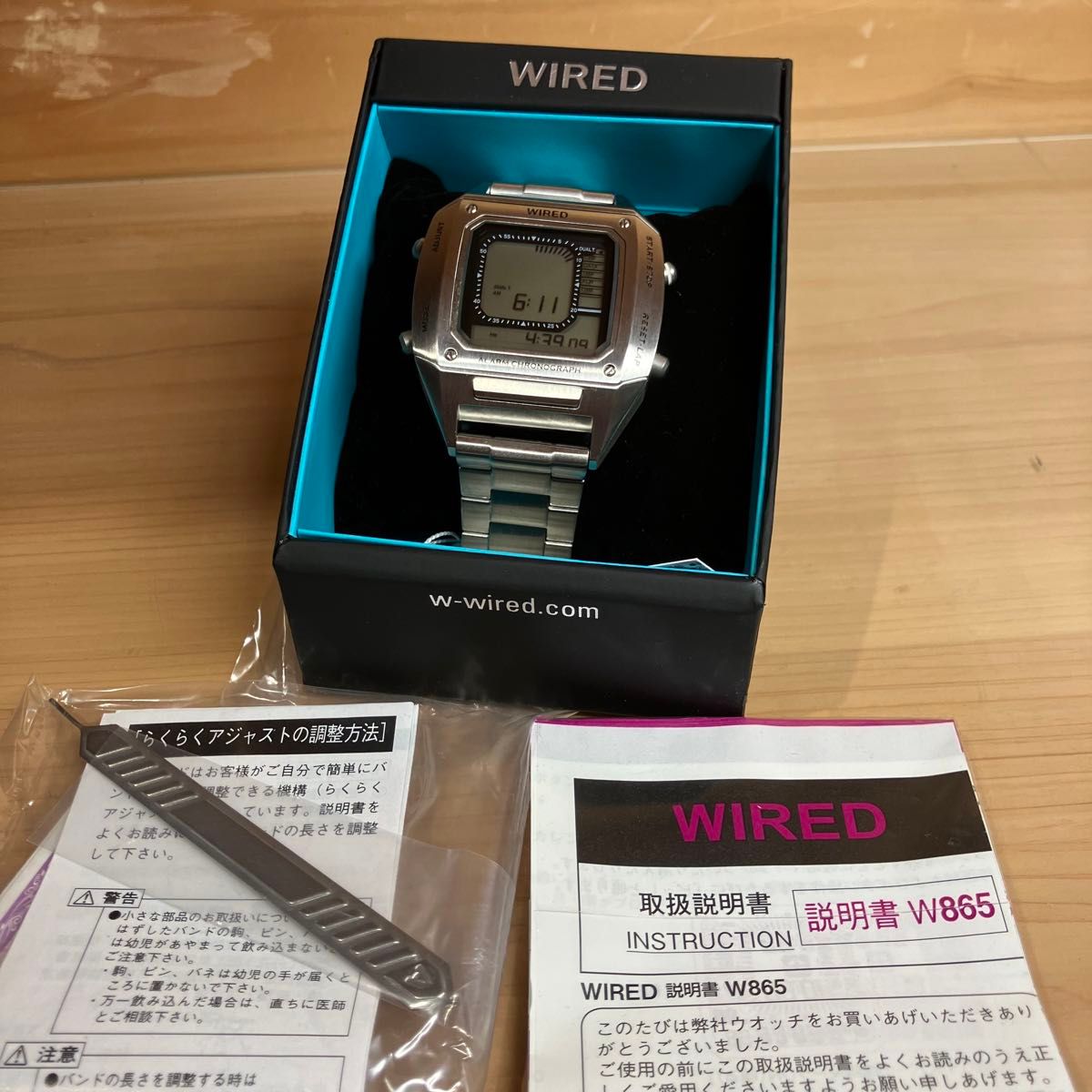 ほぼ新品未使用】デジボーグ復刻・セイコーWIREDソリディティ ほぼ新品未使用】デジボーグ復刻・セイコーWIREDソリディティ
