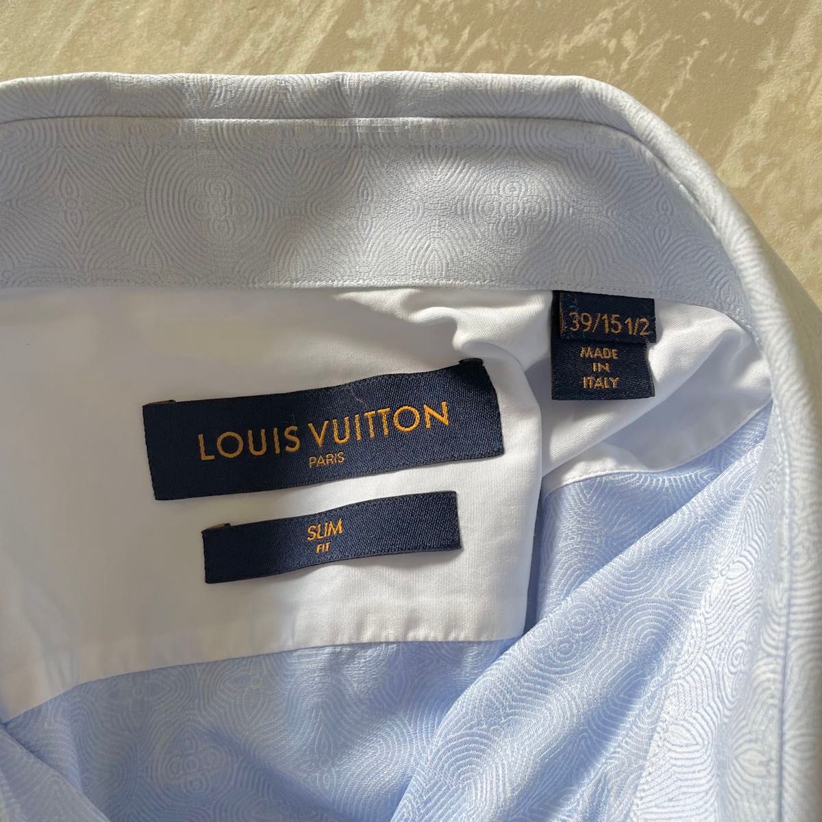 極美品 LOUIS VUITTON ルイヴィトン Yシャツ モノグラム LV 総柄 極美品 LOUIS VUITTON ルイヴィトン Yシャツ モノグラム LV 総柄