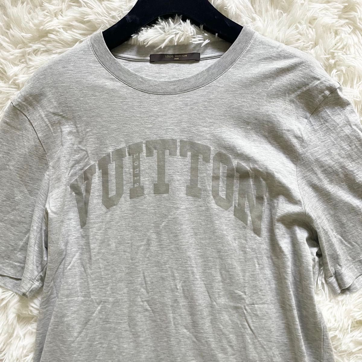 美品 LOUIS VUITTON ルイヴィトン Tシャツ ロゴ グレー サイズS 美品 LOUIS VUITTON ルイヴィトン Tシャツ ロゴ グレー サイズS