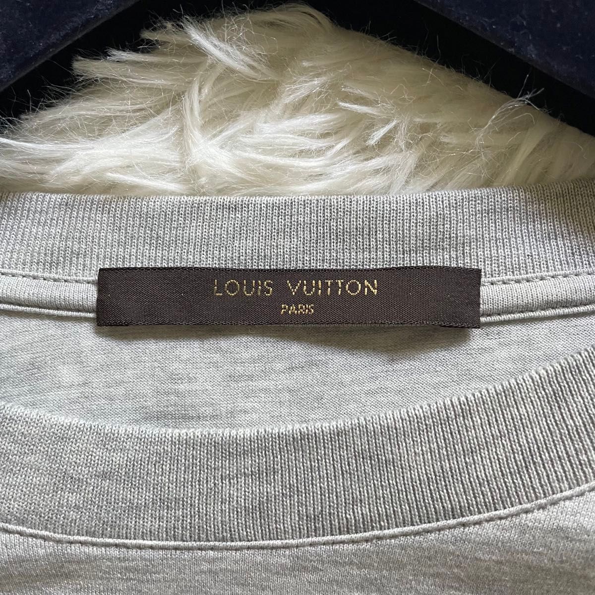 美品 LOUIS VUITTON ルイヴィトン Tシャツ ロゴ グレー サイズS 美品 LOUIS VUITTON ルイヴィトン Tシャツ ロゴ グレー サイズS