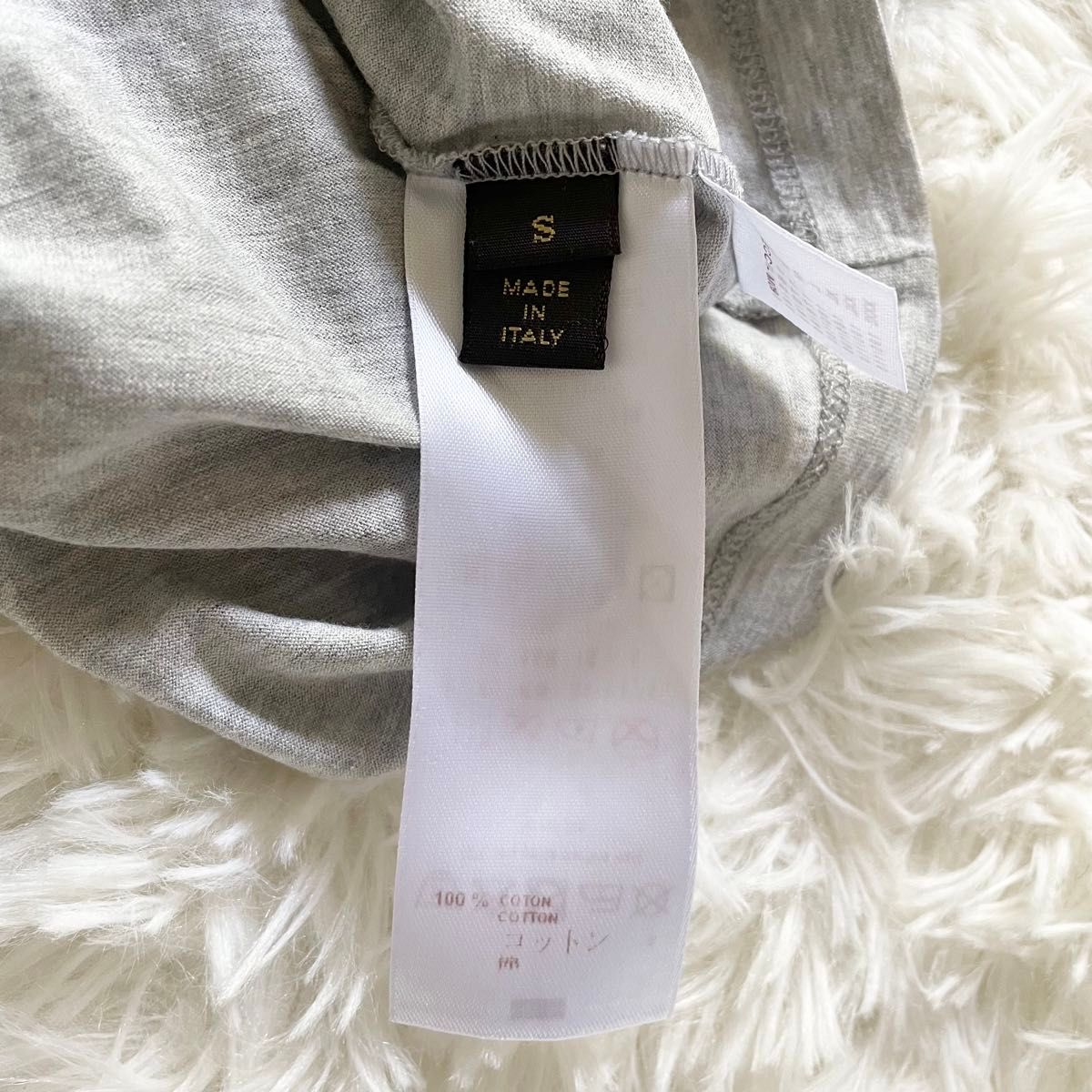 美品 LOUIS VUITTON ルイヴィトン Tシャツ ロゴ グレー サイズS 美品 LOUIS VUITTON ルイヴィトン Tシャツ ロゴ グレー サイズS