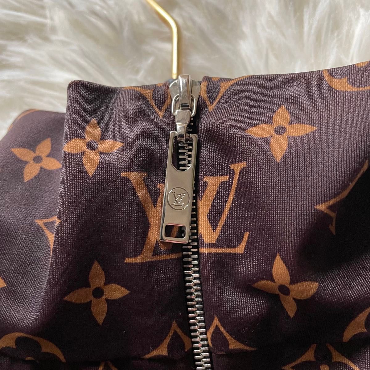 ほぼ新品 LOUIS VUITTON ルイヴィトン ひざ丈ワンピース ほぼ新品 LOUIS VUITTON ルイヴィトン ひざ丈ワンピース