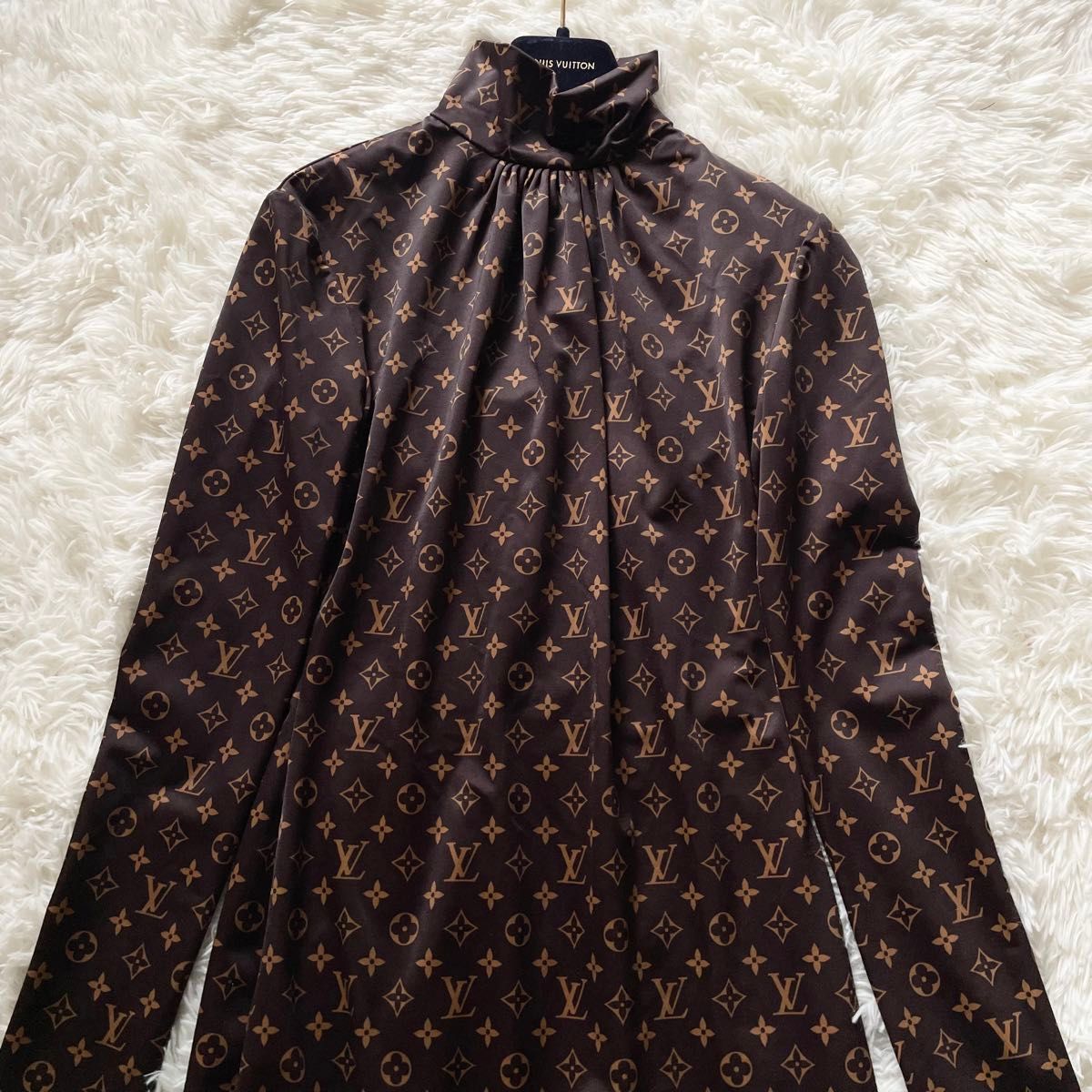 ほぼ新品 LOUIS VUITTON ルイヴィトン ひざ丈ワンピース ほぼ新品 LOUIS VUITTON ルイヴィトン ひざ丈ワンピース