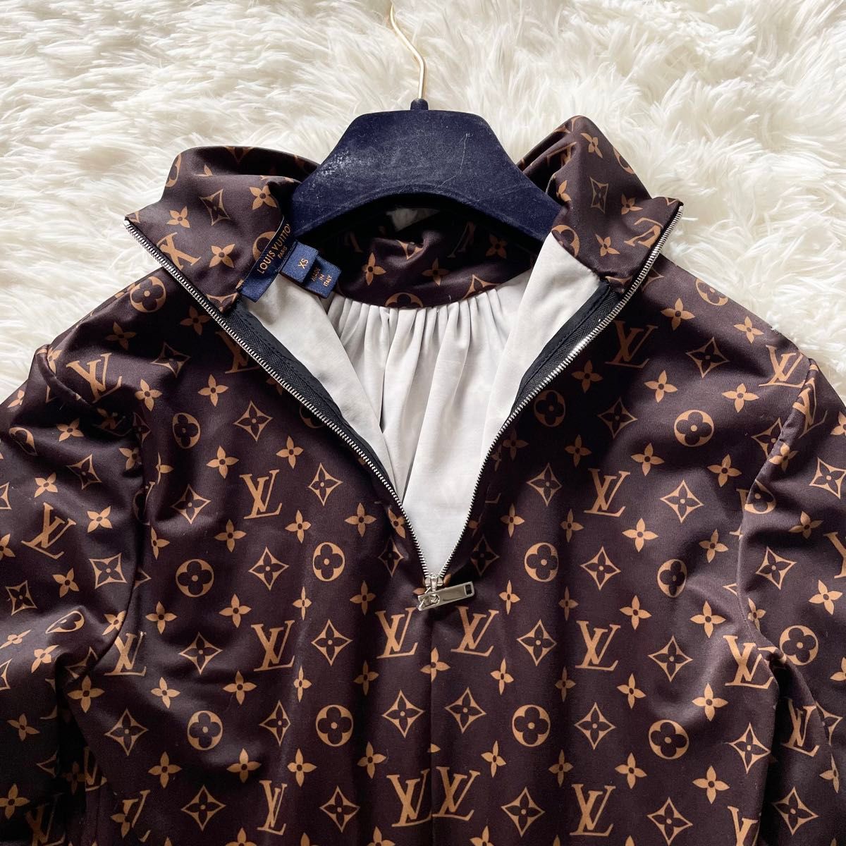 ほぼ新品 LOUIS VUITTON ルイヴィトン ひざ丈ワンピース ほぼ新品 LOUIS VUITTON ルイヴィトン ひざ丈ワンピース