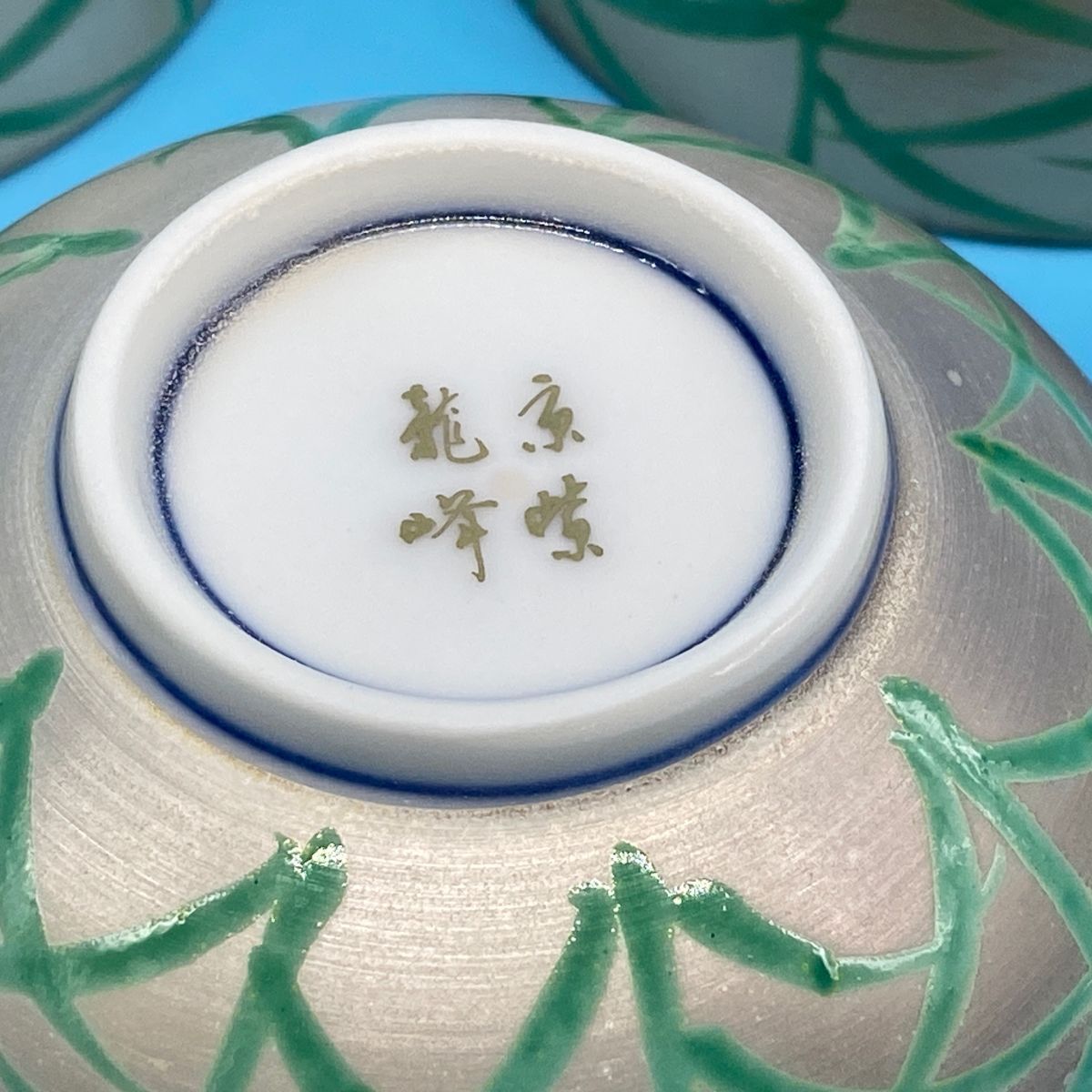 880】煎茶揃 5客セット 銀彩アシ煎茶 三洋陶器 龍峰窯 在銘 共箱 880】煎茶揃 5客セット 銀彩アシ煎茶 三洋陶器 龍峰窯 在銘 共箱
