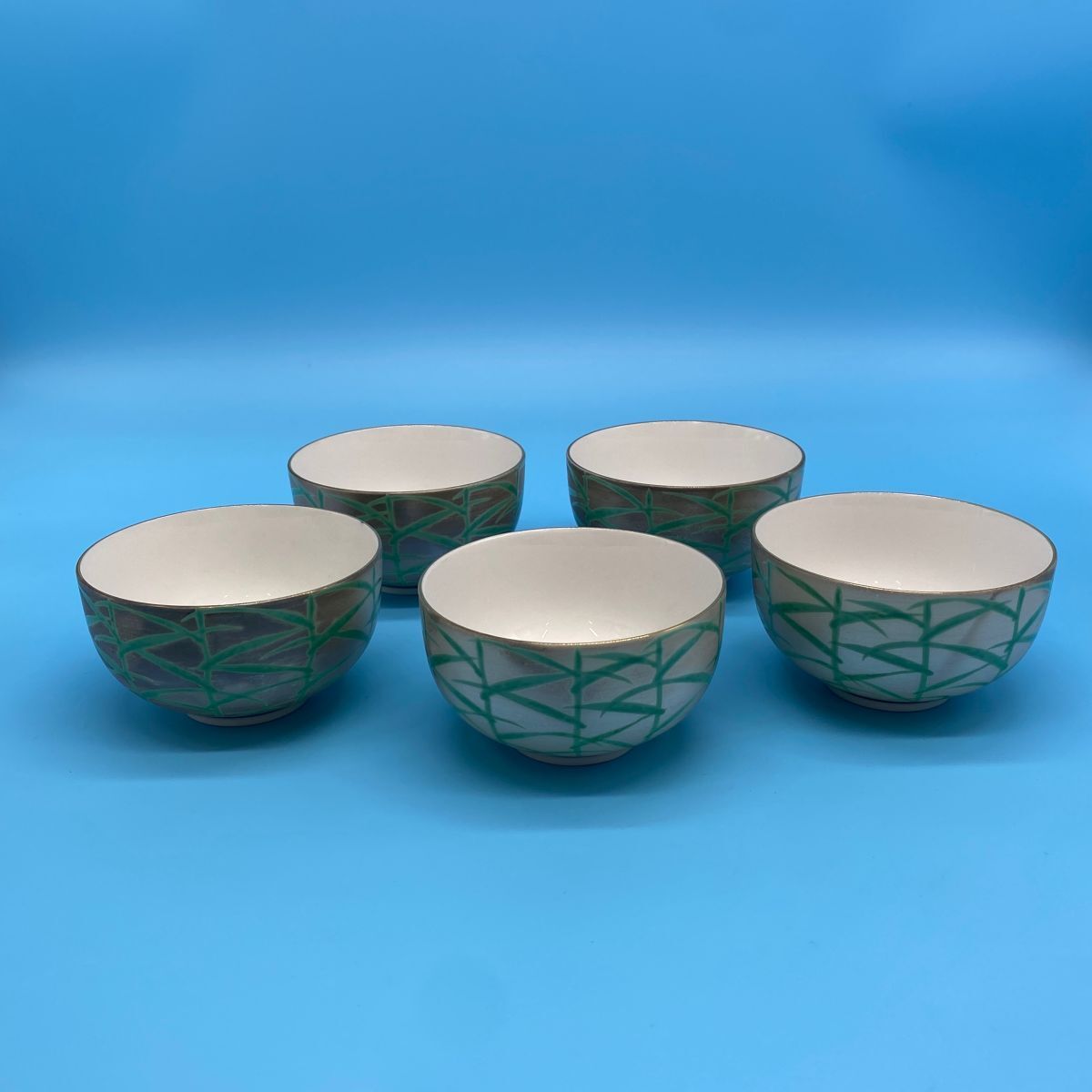 880】煎茶揃 5客セット 銀彩アシ煎茶 三洋陶器 龍峰窯 在銘 共箱 880】煎茶揃 5客セット 銀彩アシ煎茶 三洋陶器 龍峰窯 在銘 共箱