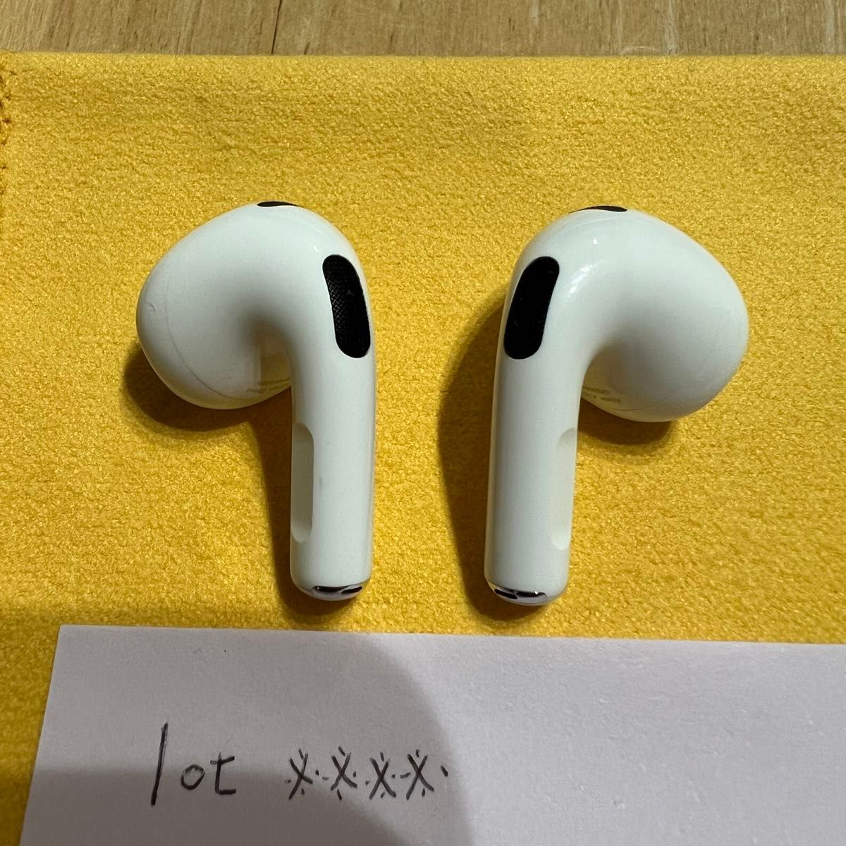Apple AirPods 第3世代 MME73J/A MagSafe充電ケース (3rd Apple AirPods 第3世代 MME73J/A MagSafe充電ケース (3rd